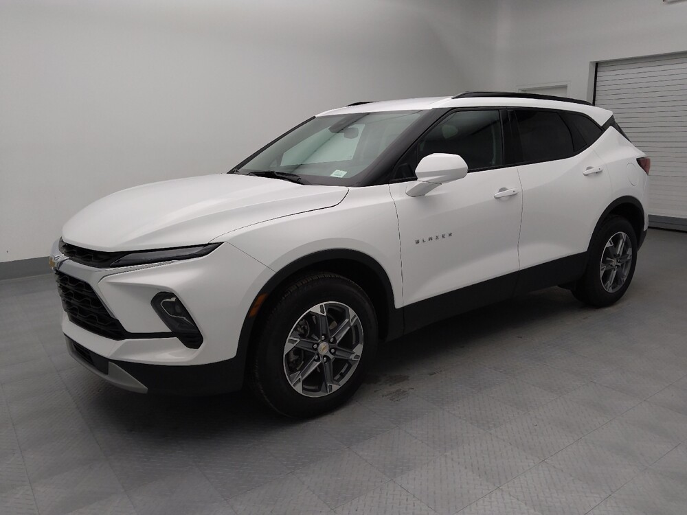 2024 Chevrolet Blazer in Wichita, KS 67207 - 18111202 2