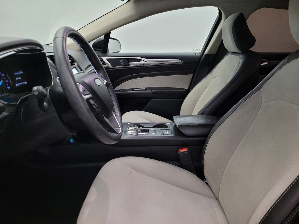 2020 Ford Fusion in Glendale, AZ 85301 - 18111203 17