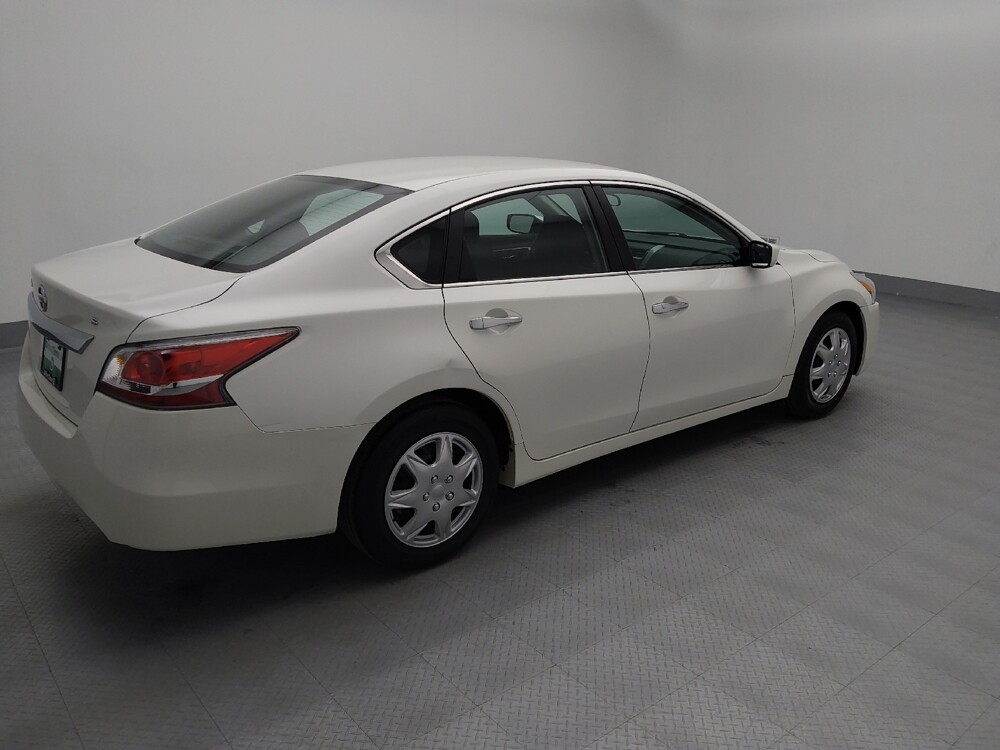 2015 Nissan Altima in Independence, MO 64055 - 18111204 10