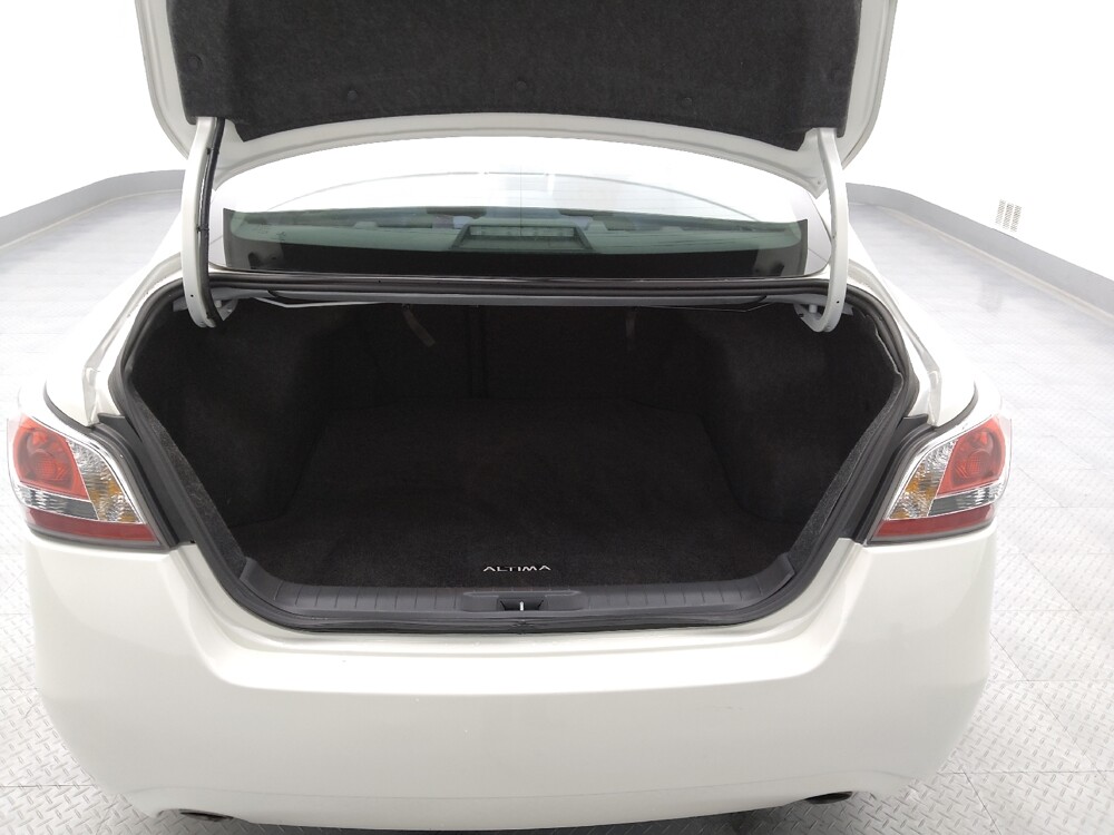 2015 Nissan Altima in Independence, MO 64055 - 18111204 29