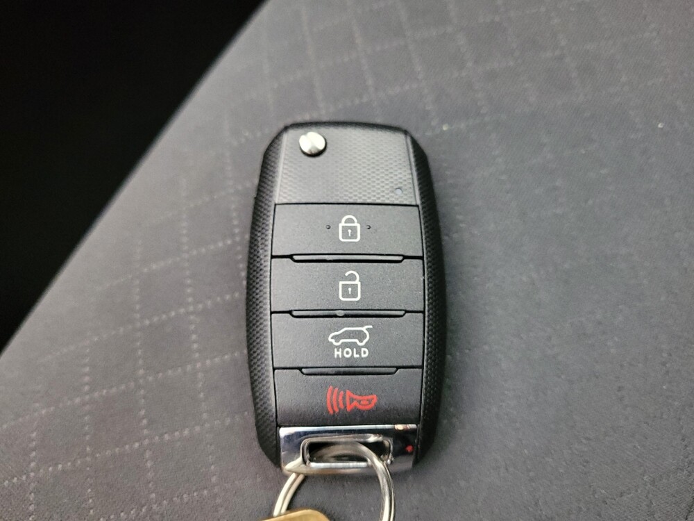 2018 Kia Sorento in Toledo, OH 43617 - 18111223 32