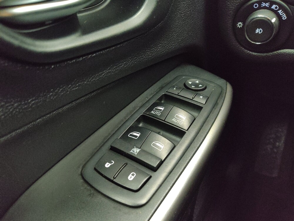 2019 Jeep Cherokee in Peoria, IL 61615 - 18111230 27