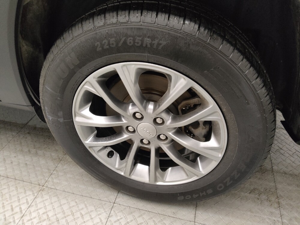 2019 Jeep Cherokee in Peoria, IL 61615 - 18111230 31