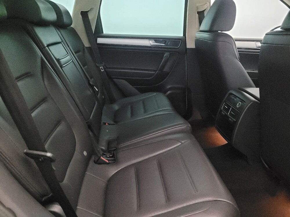 2016 Volkswagen Touareg in Chesapeake, VA 23320 - 18111276 19