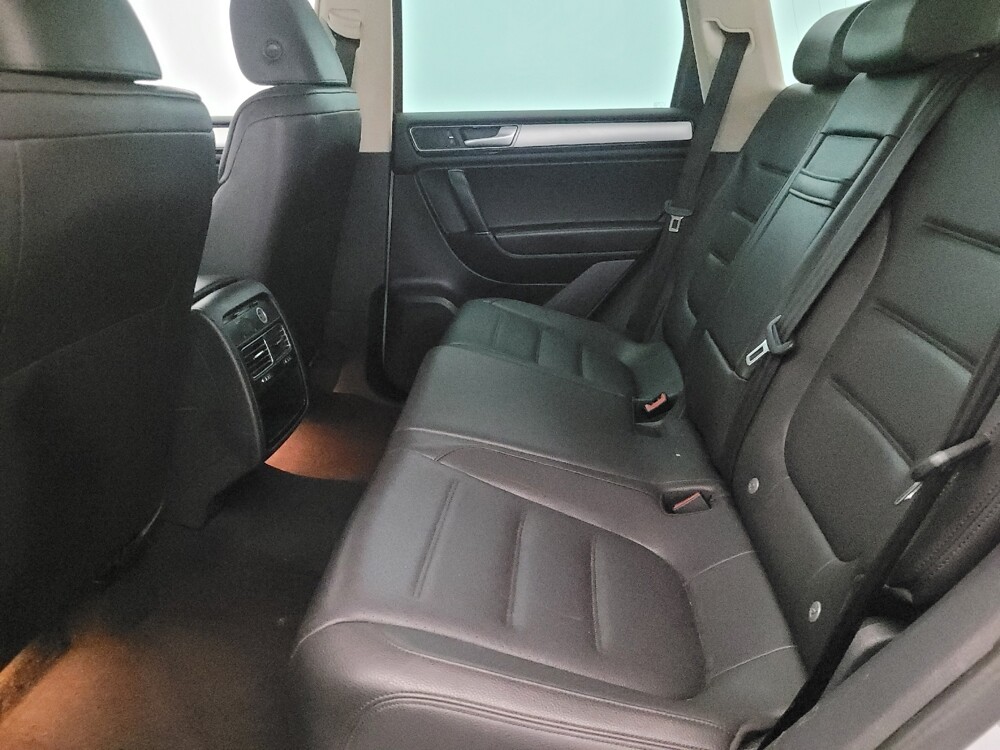 2016 Volkswagen Touareg in Chesapeake, VA 23320 - 18111276 18