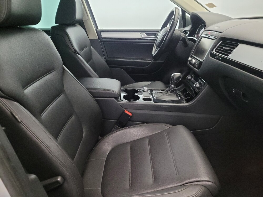 2016 Volkswagen Touareg in Chesapeake, VA 23320 - 18111276 21
