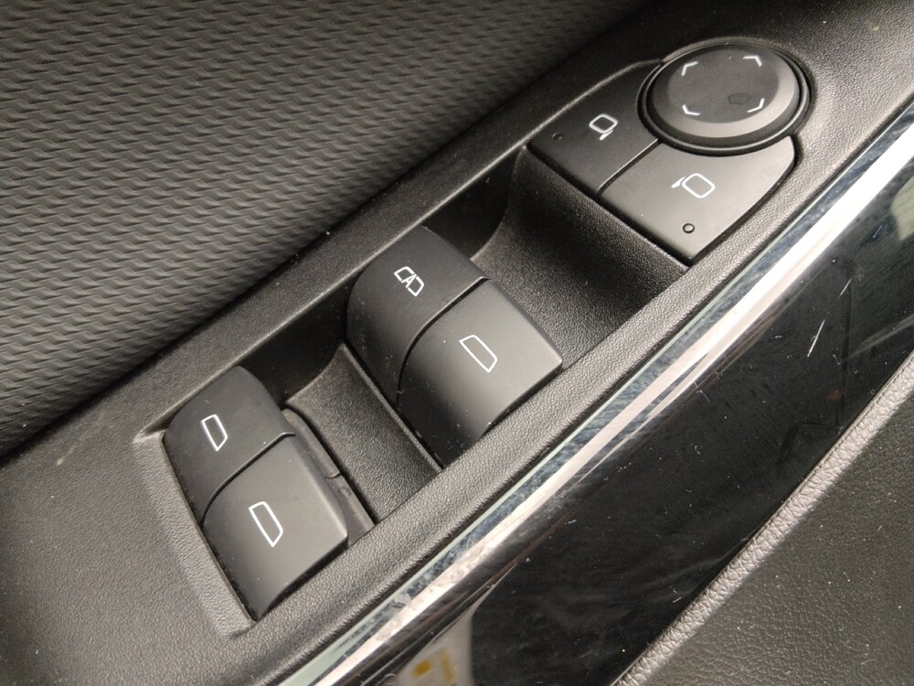 2025 Chevrolet Equinox in Lakewood, CO 80215 - 18111283 27