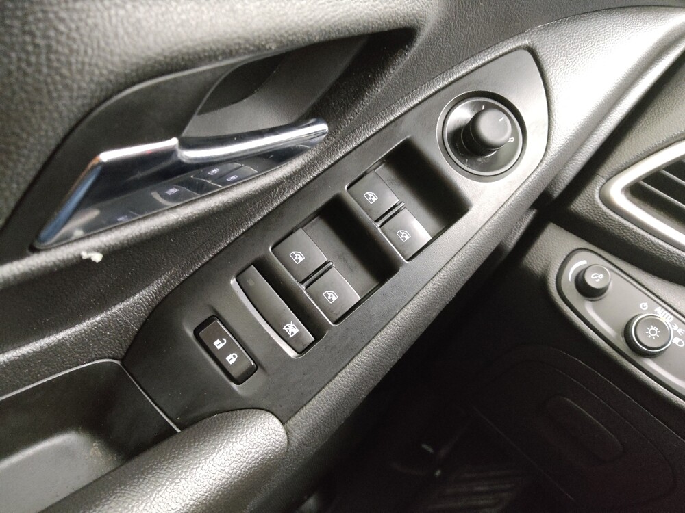 2020 Chevrolet Trax in Independence, MO 64055 - 18111295 27