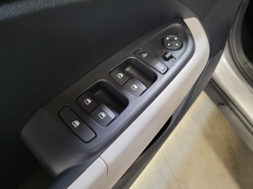 2025 Hyundai Venue in Torrance, CA 90504 - 18111314 27