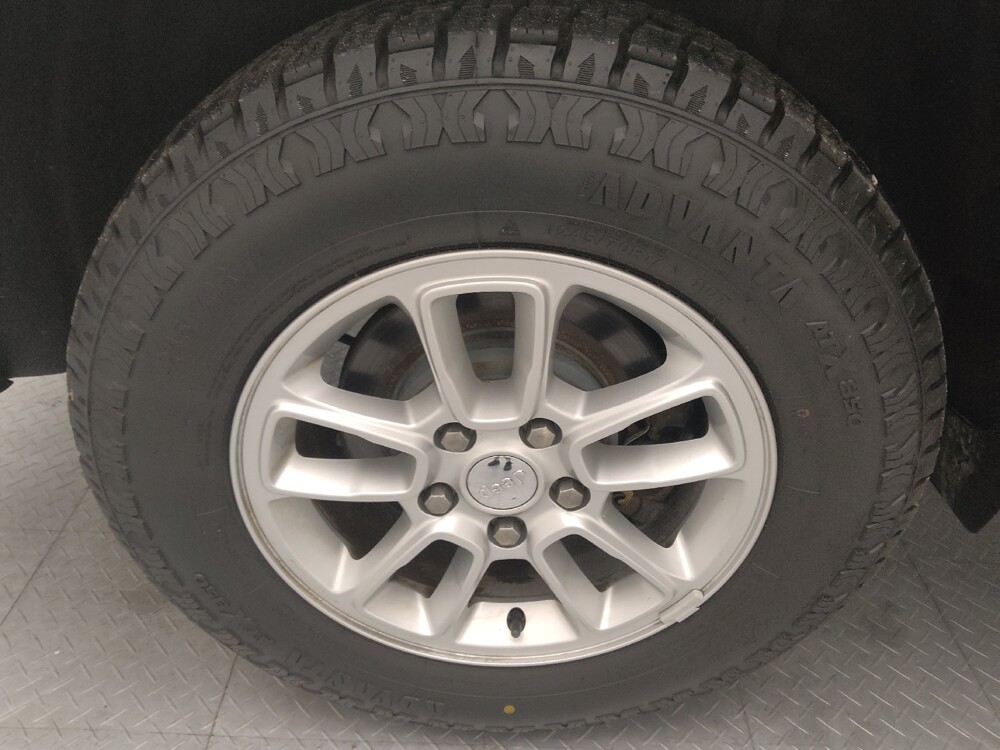 2018 Jeep Grand Cherokee in Columbia, SC 29210 - 18111328 31