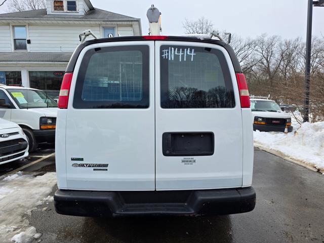 2011 Chevrolet Express 2500 in Blauvelt, NY 10913 - 18111349 7