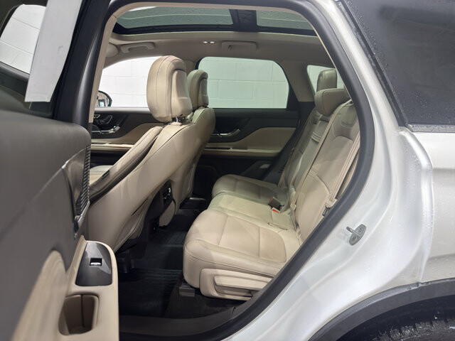 2022 Lincoln Corsair in Burlington, WI 53105 - 18111350 10