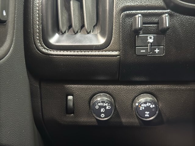 2022 GMC Canyon in Burlington, WI 53105 - 18111353 32