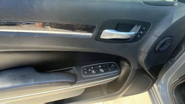 2018 Chrysler 300 in Greenville, SC 29607 - 18111366 31