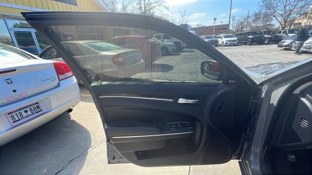 2018 Chrysler 300 in Greenville, SC 29607 - 18111366 30