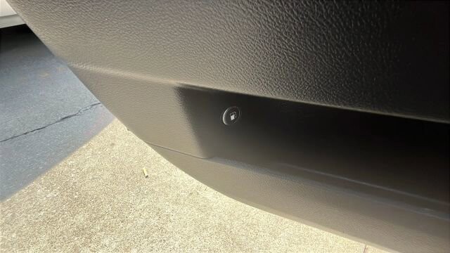 2018 Chrysler 300 in Greenville, SC 29607 - 18111366 32