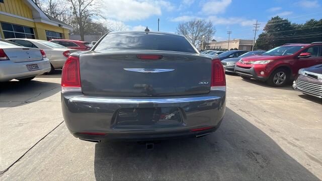 2018 Chrysler 300 in Greenville, SC 29607 - 18111366 4