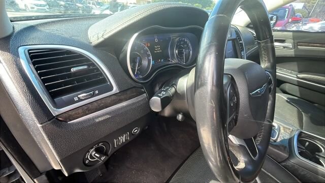 2018 Chrysler 300 in Greenville, SC 29607 - 18111366 35