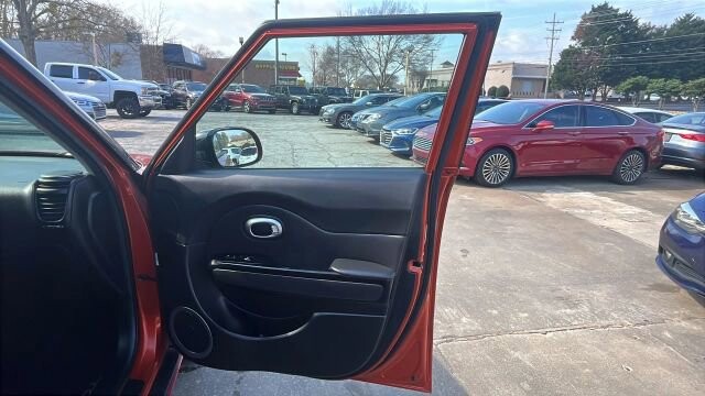 2018 Kia Soul in Greenville, SC 29607 - 18111368 16