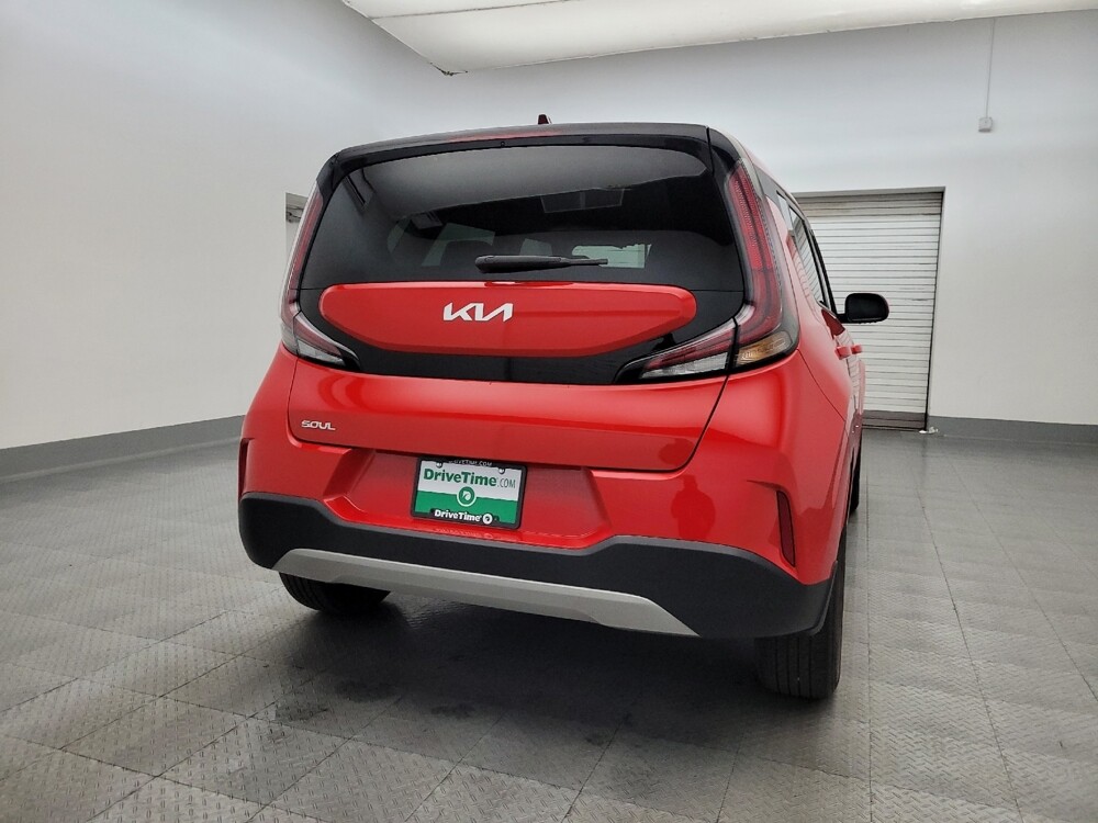 2023 Kia Soul in Glendale, AZ 85301 - 18111456 7