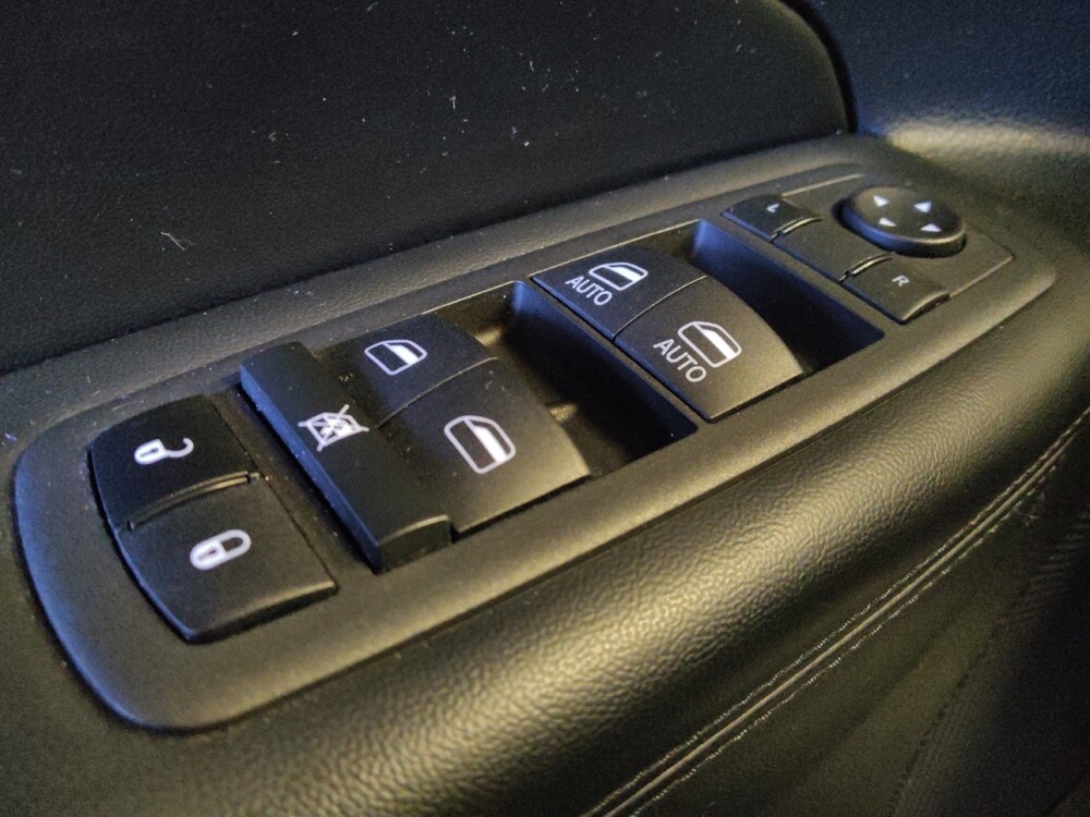 2022 Jeep Grand Cherokee in Chandler, AZ 85225 - 18111462 27