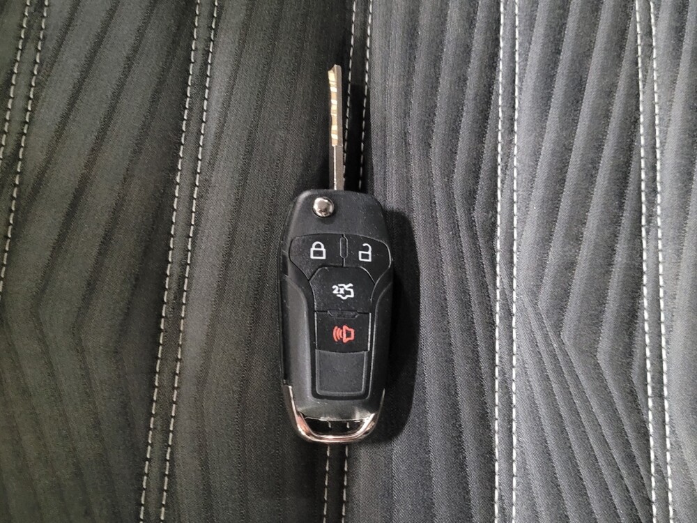 2016 Ford Fusion in Lauderdale Lakes, FL 33313 - 18111497 32