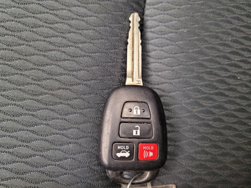 2018 Toyota Corolla in Cincinnati, OH 45255 - 18111541 32