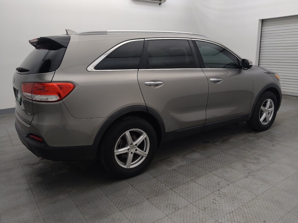 2016 Kia Sorento in Metairie, LA 70006 - 18111544 10
