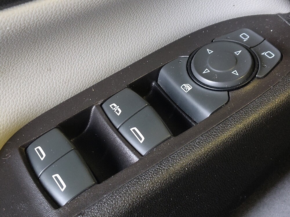 2019 Chevrolet Equinox in San Antonio, TX 78238 - 18111555 27