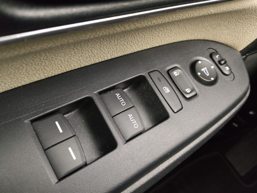 2018 Honda CR-V in St. Louis, MO 63136 - 18111559 27