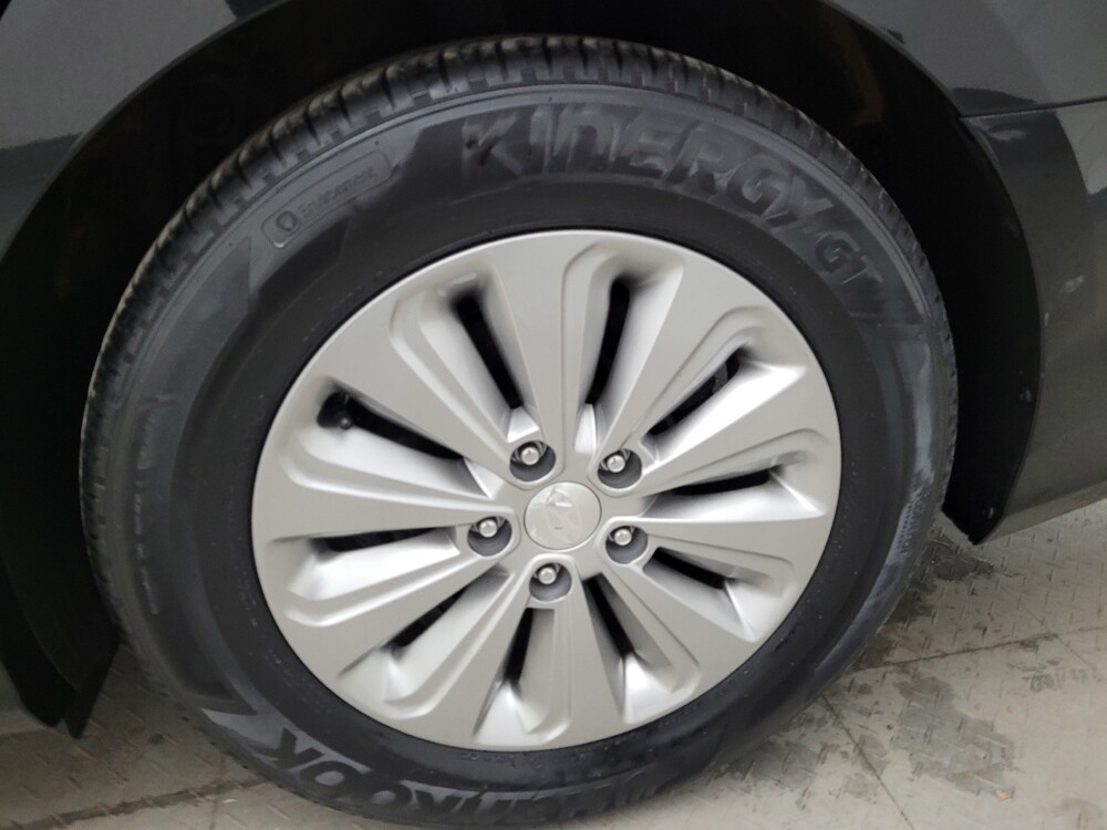 2017 Hyundai Sonata in Maple Heights, OH 44137 - 18111570 31