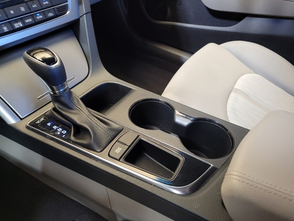 2017 Hyundai Sonata in Maple Heights, OH 44137 - 18111570 26