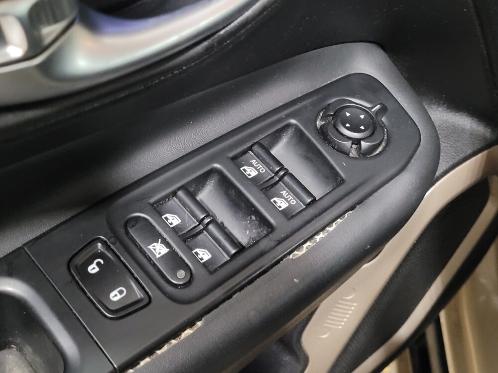 2015 Jeep Renegade in Newport News, VA 23601 - 18111579 27