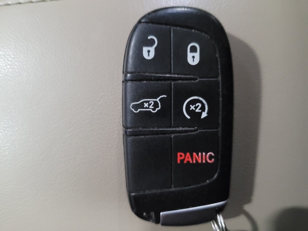 2016 Jeep Grand Cherokee in Pittsburgh, PA 15237 - 18111590 32