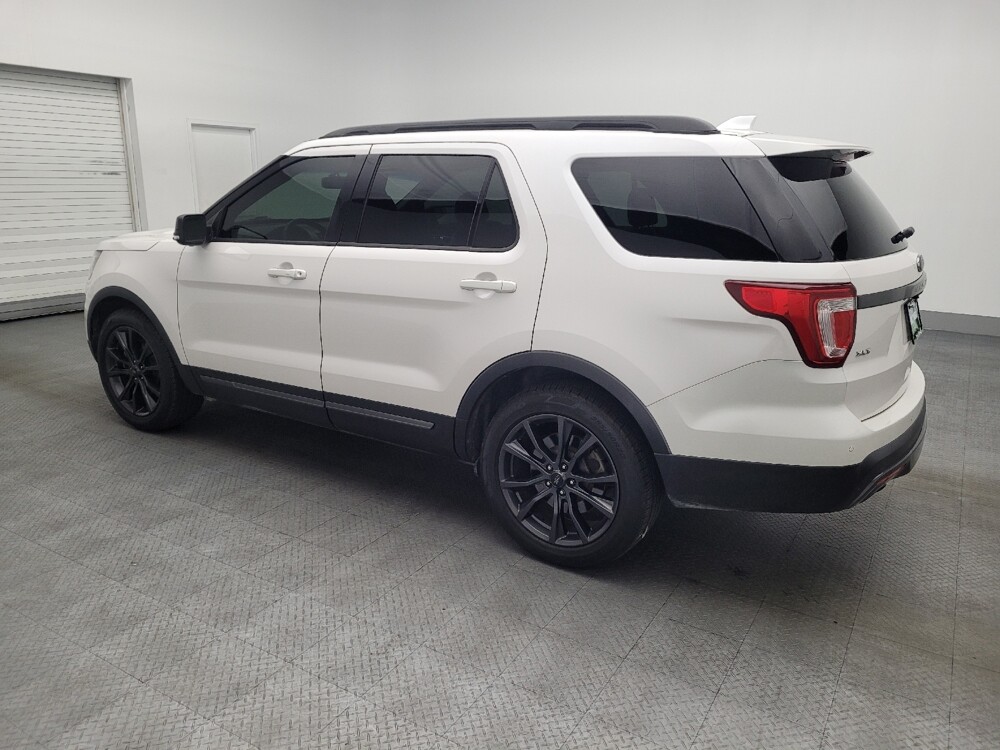 2017 Ford Explorer in Jacksonville, FL 32210 - 18111635 3