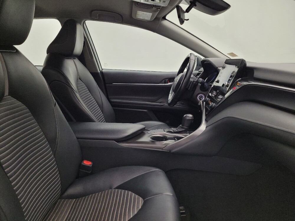 2021 Toyota Camry in Toledo, OH 43617 - 18111649 21