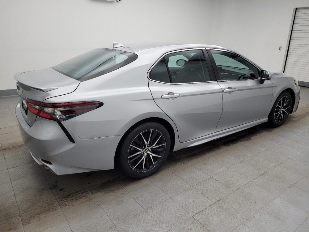 2021 Toyota Camry in Toledo, OH 43617 - 18111649 10