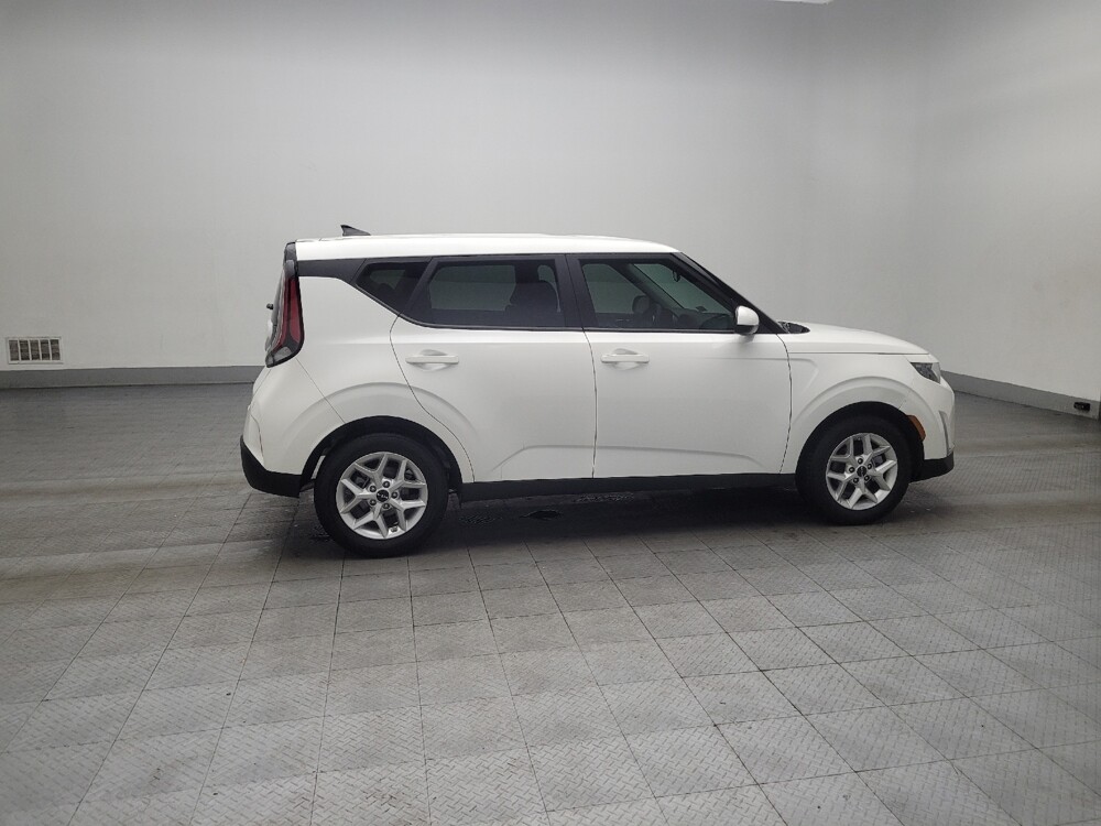 2025 Kia Soul in Macon, GA 31210 - 18111657 10