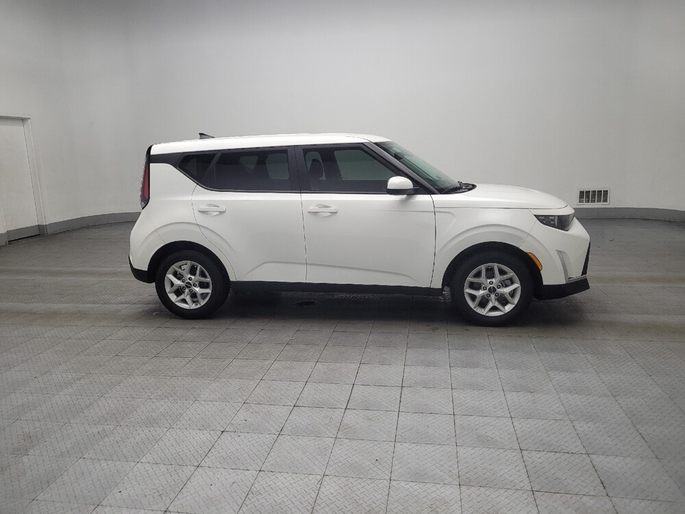 2025 Kia Soul in Macon, GA 31210 - 18111657 11