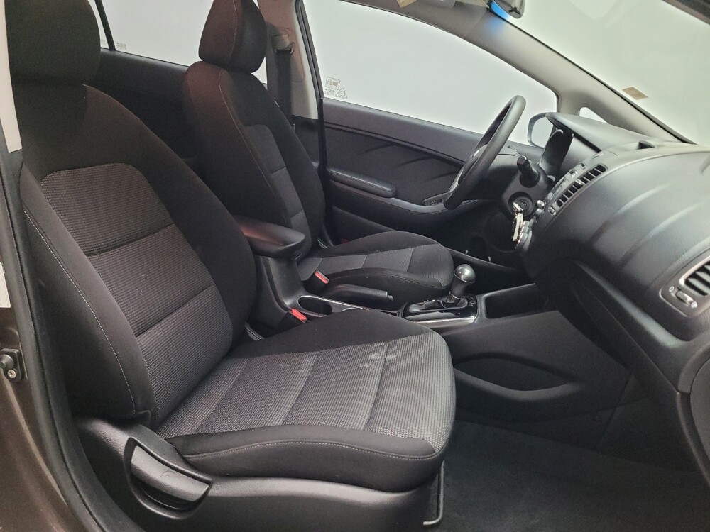 2017 Kia Forte in Riverside, CA 92504 - 18111660 21