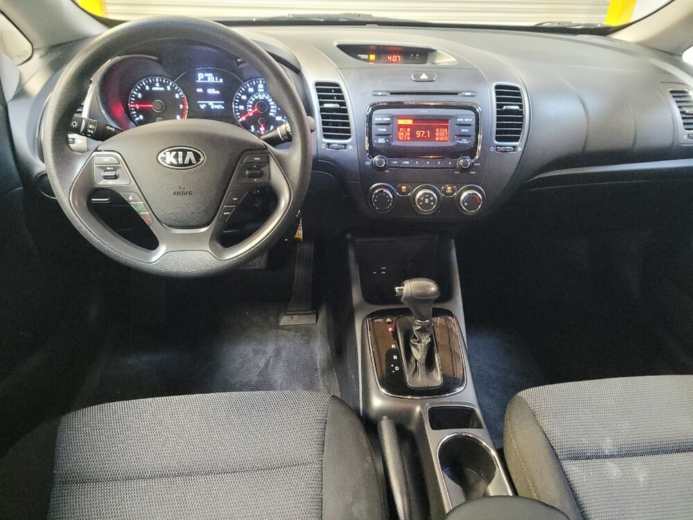 2017 Kia Forte in Riverside, CA 92504 - 18111660 22
