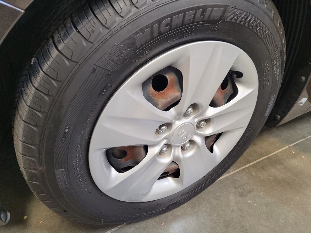 2017 Kia Forte in Riverside, CA 92504 - 18111660 31