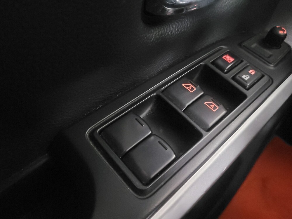 2018 Nissan Titan in Marietta, GA 30062 - 18111727 27