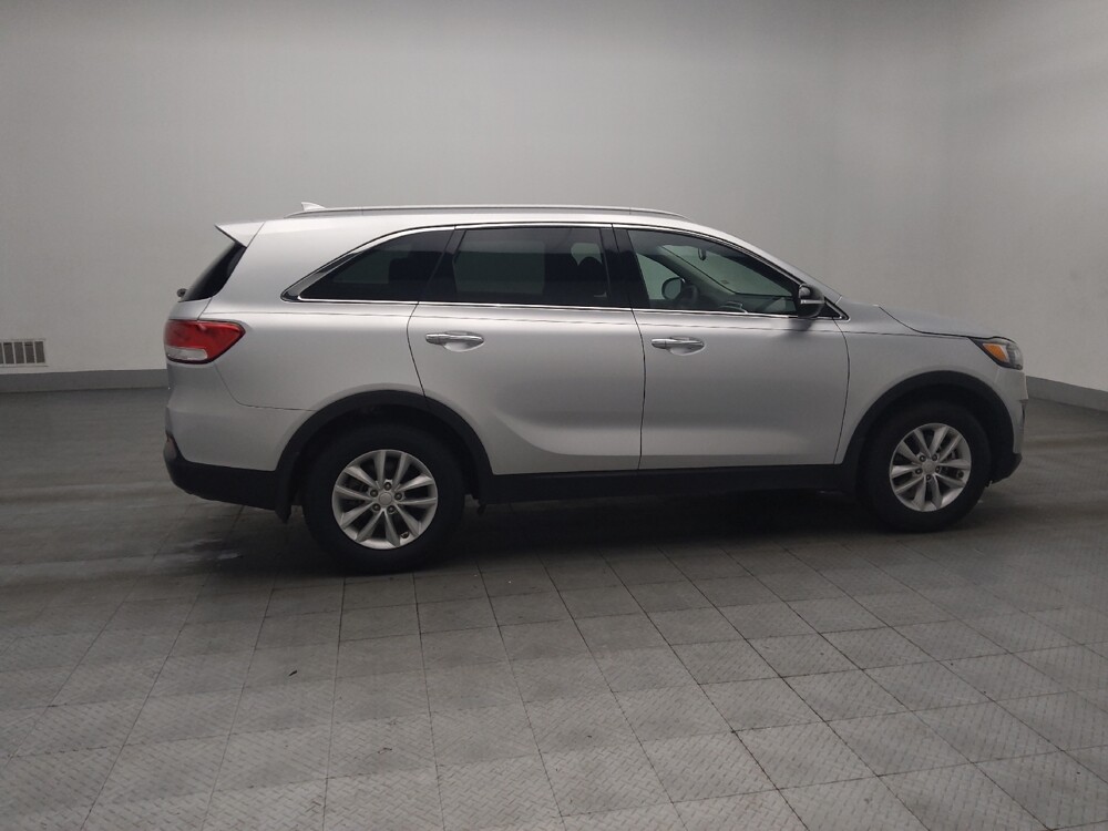 2018 Kia Sorento in Union City, GA 30291 - 18111732 10