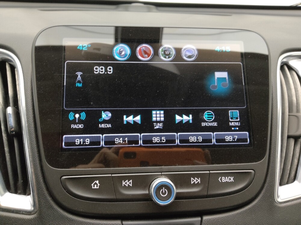 2018 Chevrolet Malibu in Independence, MO 64055 - 18111740 25