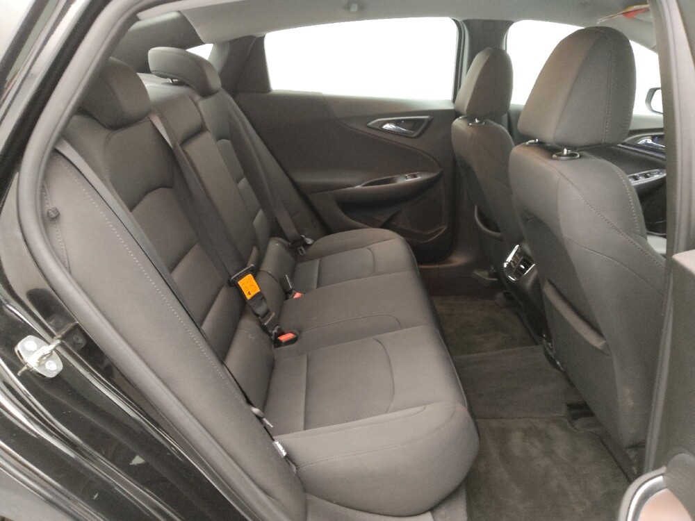 2018 Chevrolet Malibu in Independence, MO 64055 - 18111740 19