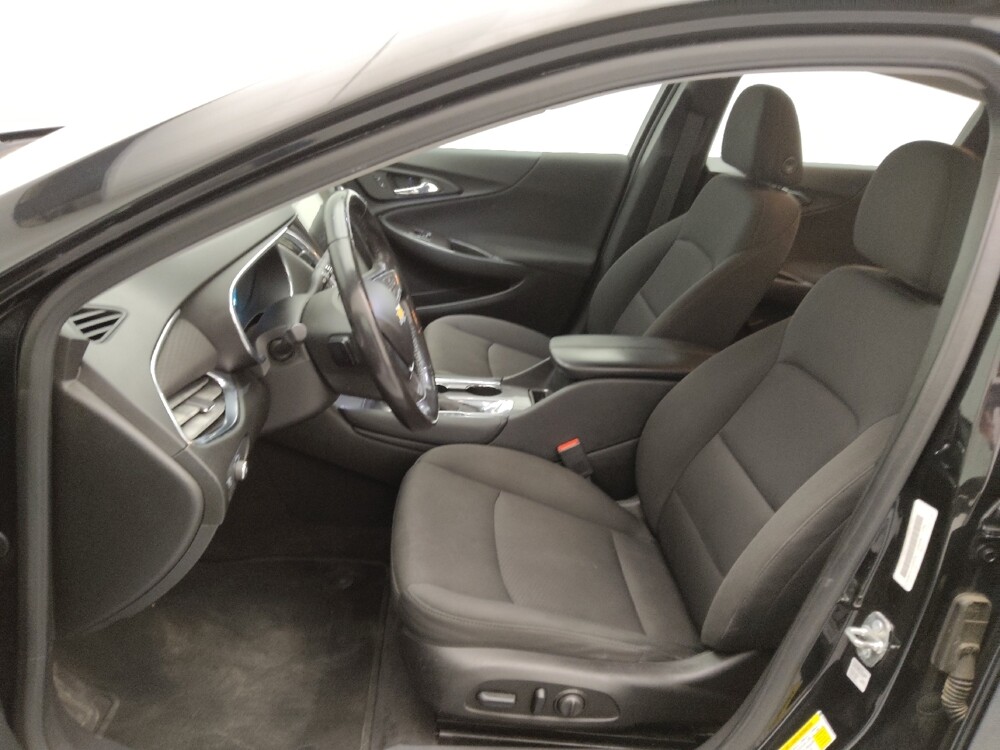 2018 Chevrolet Malibu in Independence, MO 64055 - 18111740 17