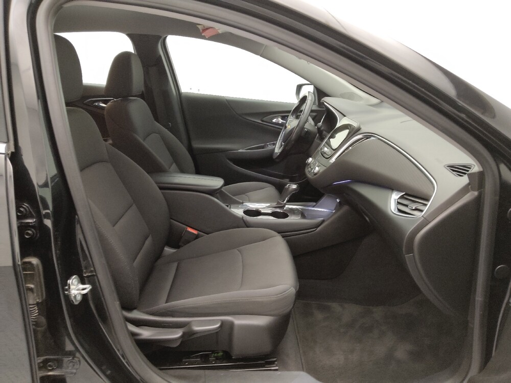 2018 Chevrolet Malibu in Independence, MO 64055 - 18111740 21