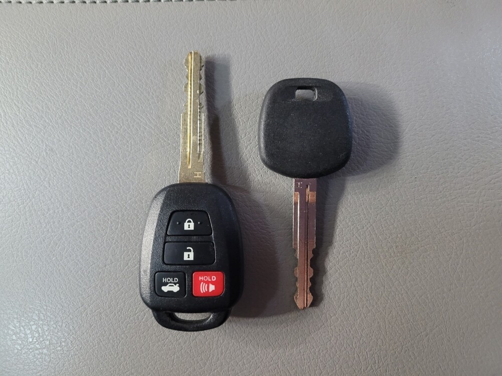 2015 Toyota Camry in Greenville, SC 29607 - 18111770 32