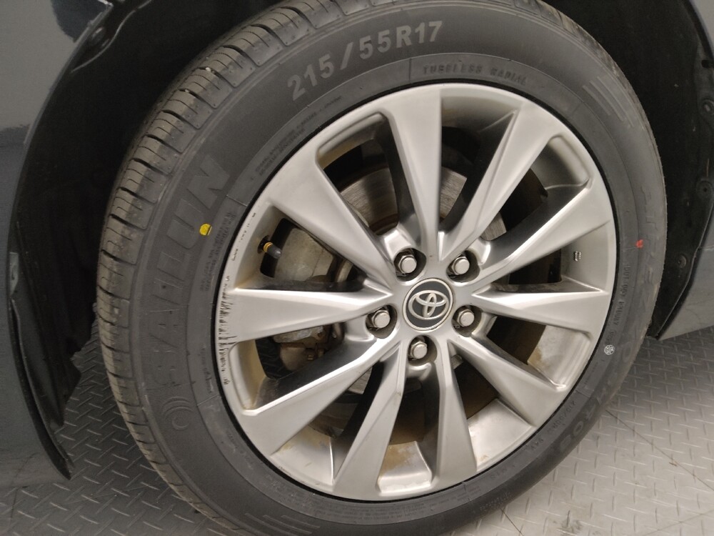 2015 Toyota Camry in Greenville, SC 29607 - 18111770 31